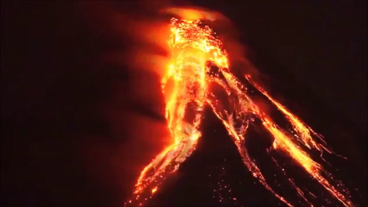 Impactante: el volcán Mayón en plena erupción