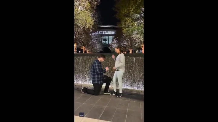 Man drops ring in fountain while proposing at NFL Stadium