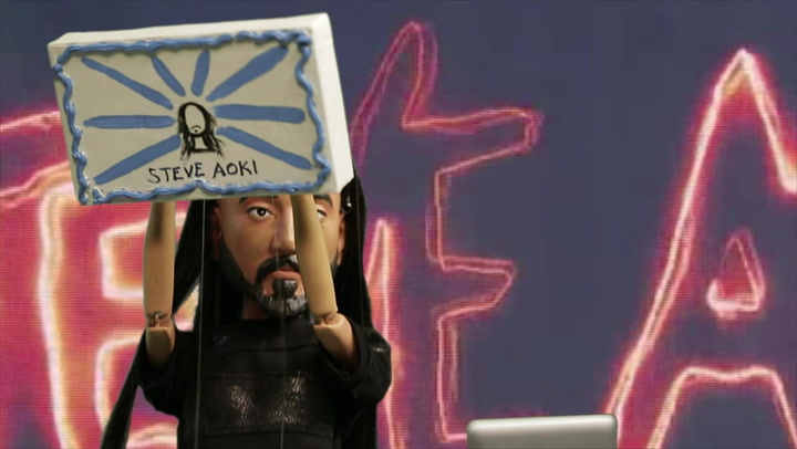 Steve Aoki Gets Robbed By A Crazed Fan