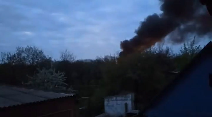 Un nuevo depósito de combustible bajo llamas en la región ocupada de Donetsk
