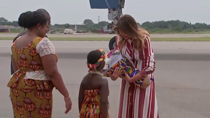 Melania Trump comienza en Ghana su gira por África - Fuente: AFP