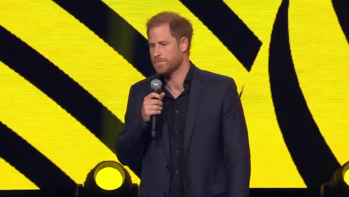Harry thanks Invictus Games hosts in German as he closes event