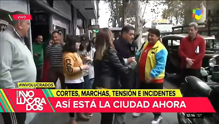 El tenso momento televisivo entre Mariano Iúdica y un vendedor de flores - Fuente América TV