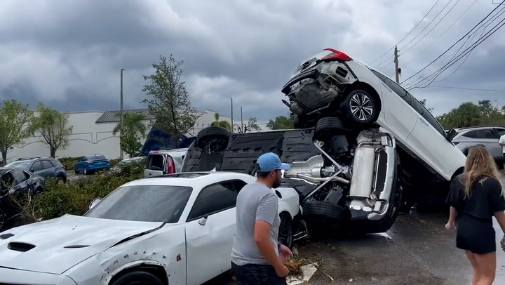 Cars thrown on top of each other after tornado devastates Florida - 3rGVQECP