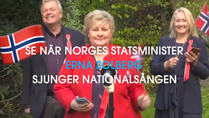 Se när Norges statsminister Erna Solberg sjunger nationalsången