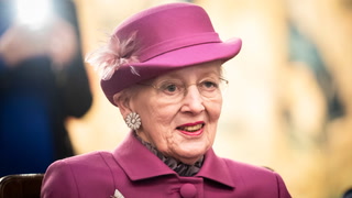 Hold da fest for en fantastisk ankomst! Dronning Margrethe modtaget for fuld musik
