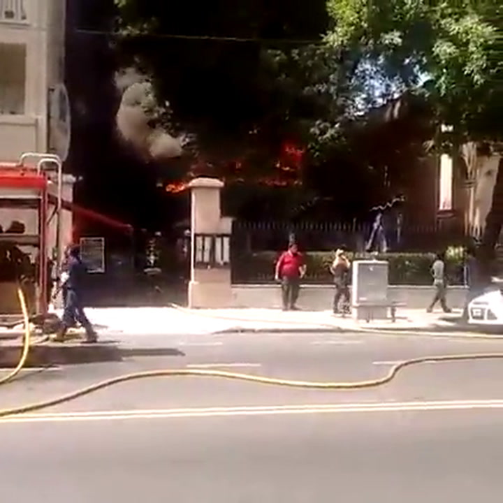 Se incendia el restaurante Big Mamma, pegado al Museo Histórico Sarmiento
