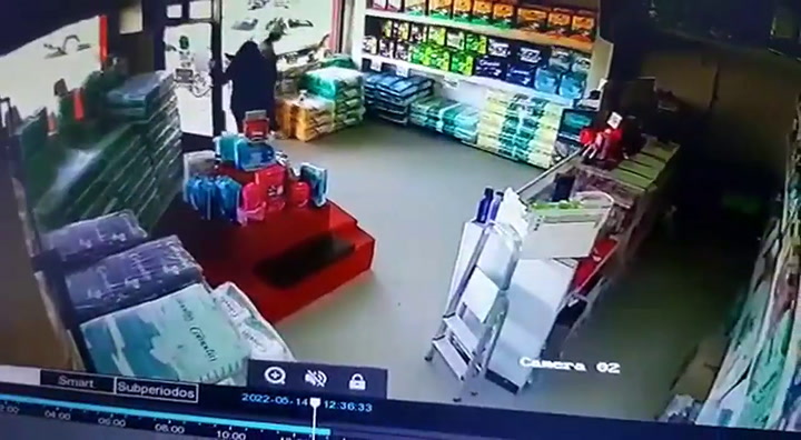 Violenta pelea entre una comerciante y un ladrón