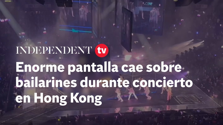 Enorme pantalla cae sobre bailarines durante concierto en Hong Kong