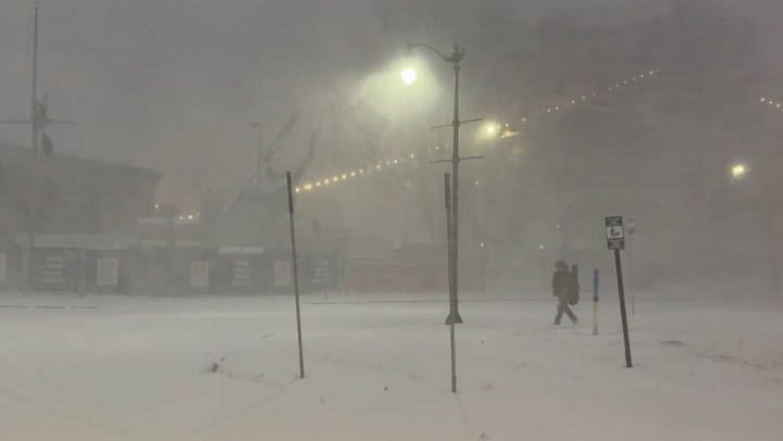 Heavy snow hits downtown Buffalo