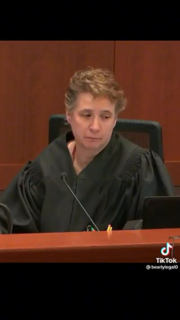 La jueza Penney Azcarate protagonizó un gesto que se hizo viral