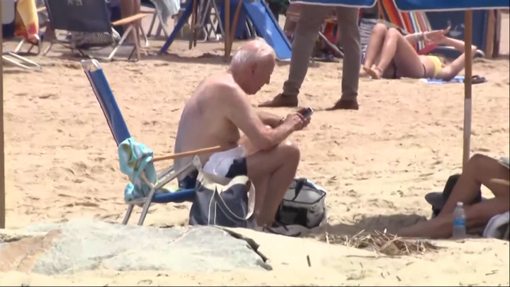 Biden relaxes on Delaware beach with wife Jill News Independent TV photo pic