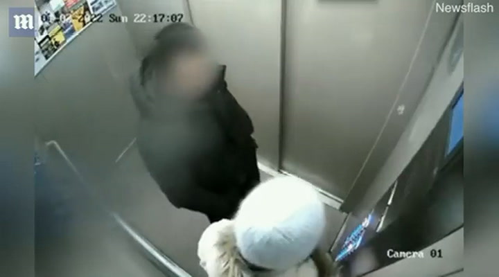 El estremecedor momento en el que una joven sufre un intento de abuso en un ascensor