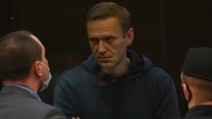 Navalny calls Putin ‘the poisoner’ in final courtroom comments.mp4