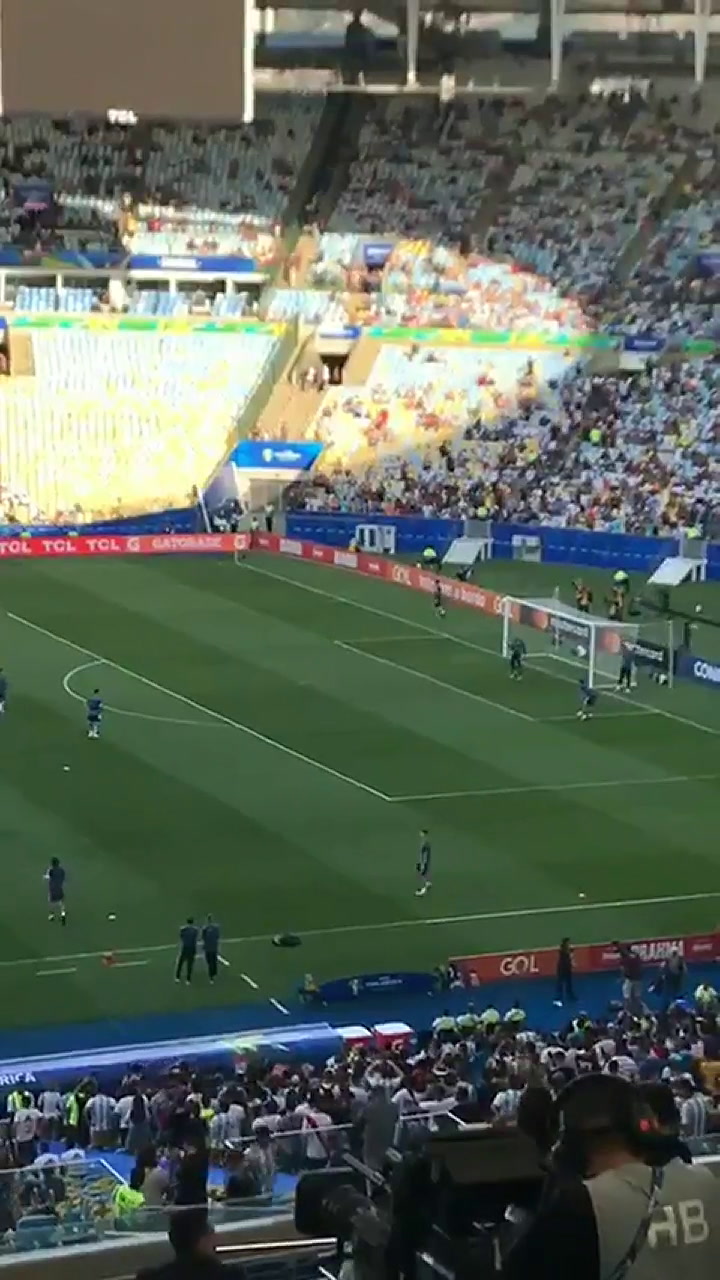 El gol de Messi en el precalentamiento. Fuente: Twitter