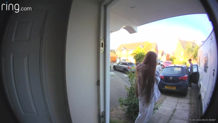 Man ruins moment girlfriend meets his mom by crashing car on driveway