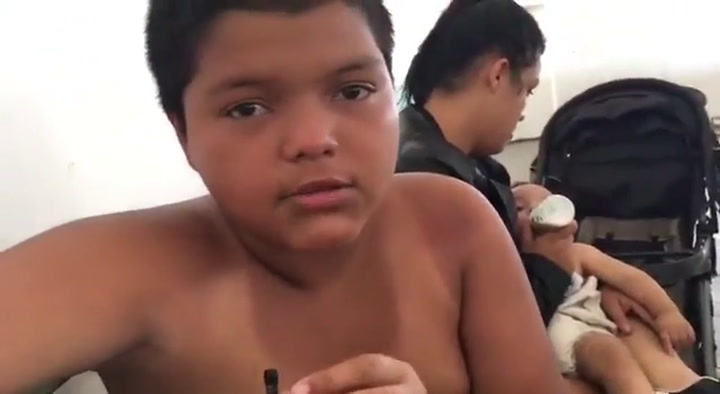 Mario, el niño de 12 años que viaja solo a EE UU en la caravana de inmigrantes - Fuente: Twitter