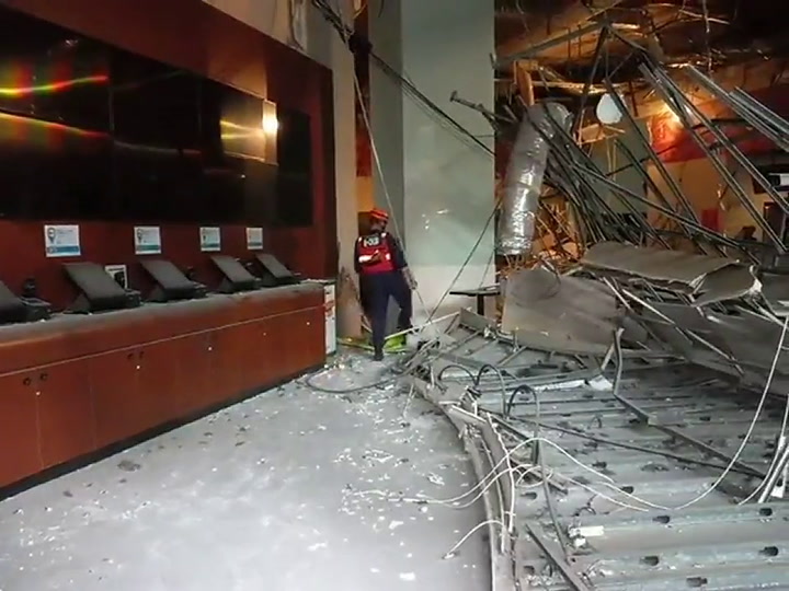 Tras el derrumbe en el Cinemark de Palermo tuvieron que evacuar a 150 personas