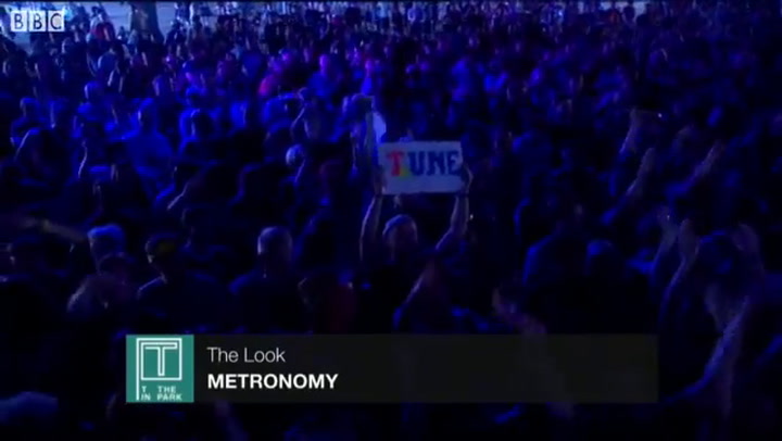 Metronomy - The Look en vivo