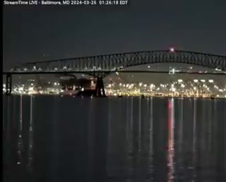 Impactante video captura el momento en que un barco choca contra el puente de Baltimore