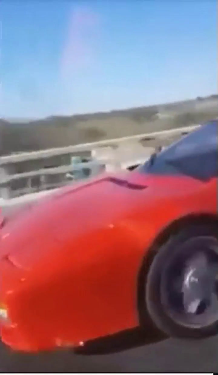 Insólito accidente en Santa Fe: se grababan pasando a un Ferrari y terminaron volcados