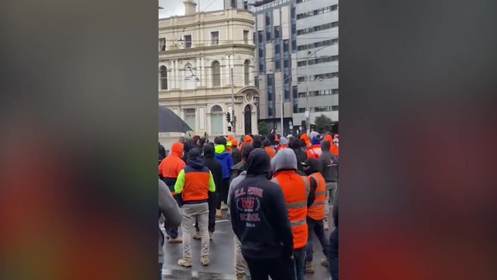 f*** the jab: Tense standoff between construction workers and police in Melbourne over mandatory vaccination on building sites