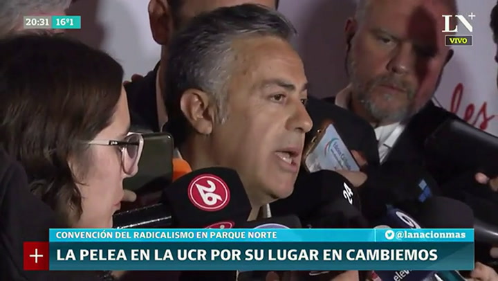 Habla Alfredo Cornejo con la prensa después de la Convención de la UCR