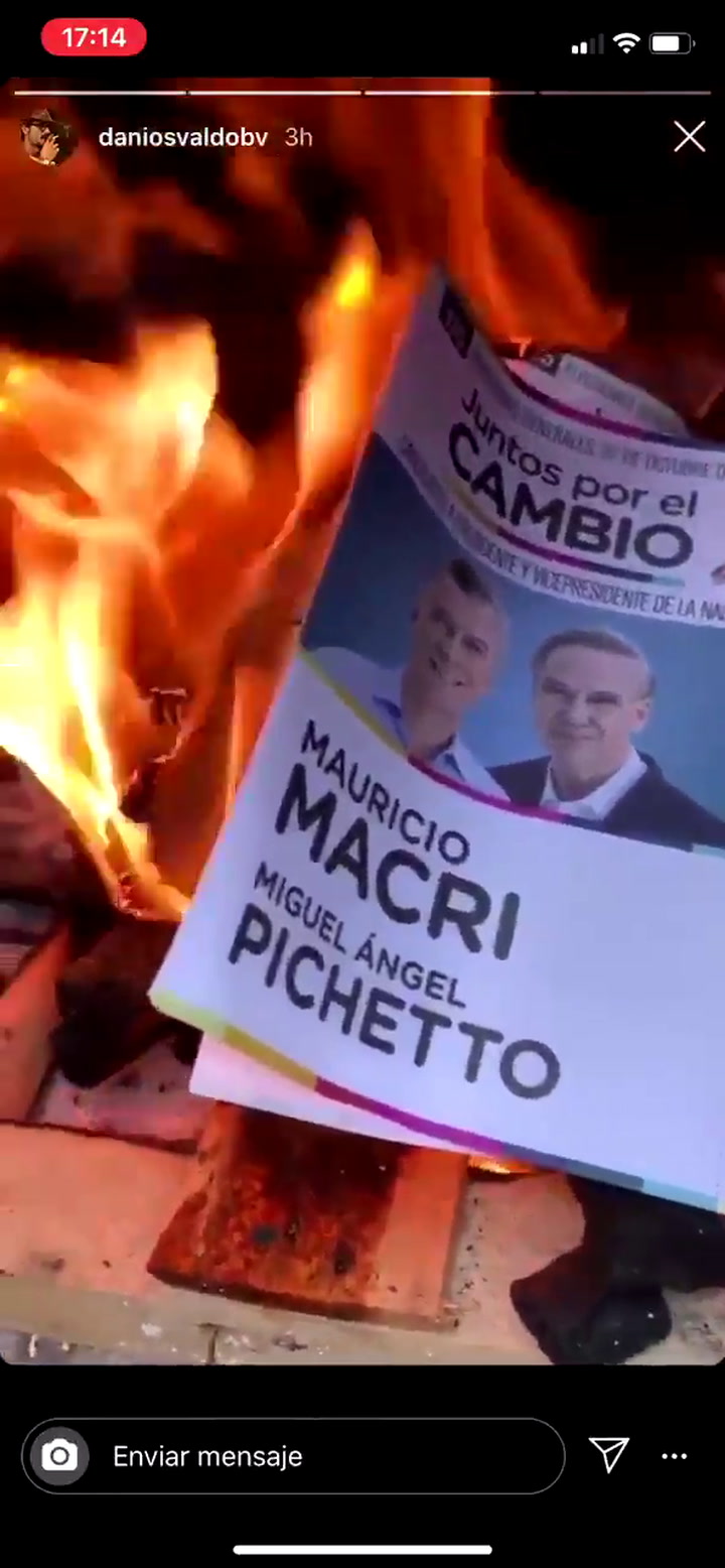 Daniel Osvaldo se grabó quemando boletas de Macri para un asado - Fuente: Instagram
