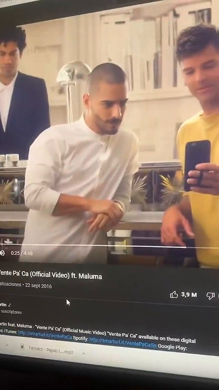 El grotesco error en el comienzo del videoclip 'Vente pa'cá', de Maluma y Ricky Martin