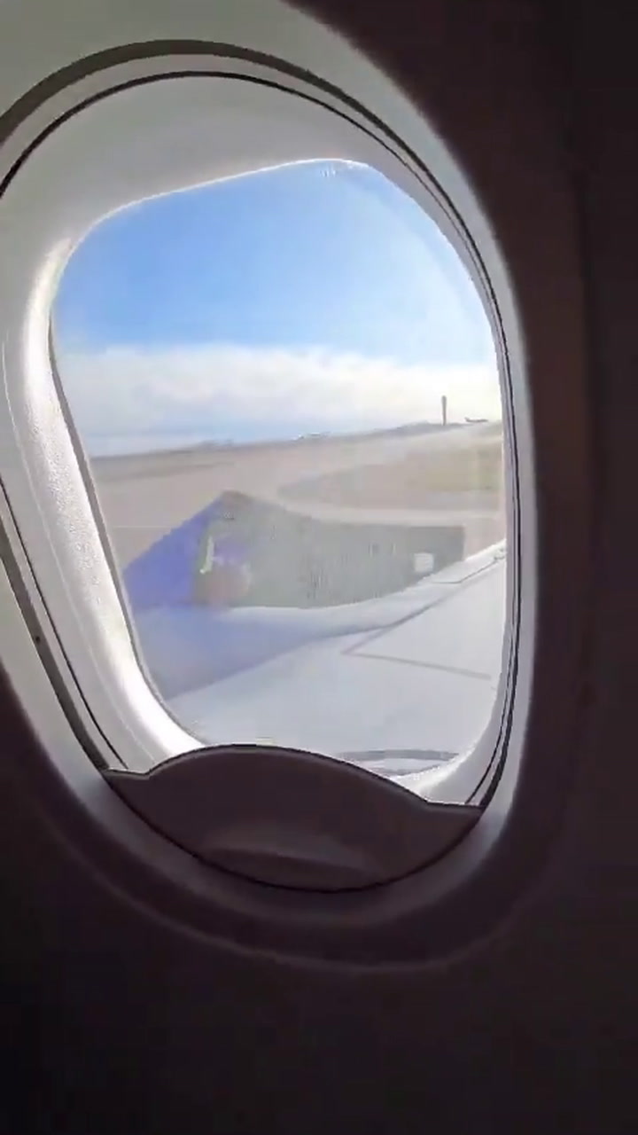 Revelan audio del piloto de avión que perdió el fuselaje apenas despegó