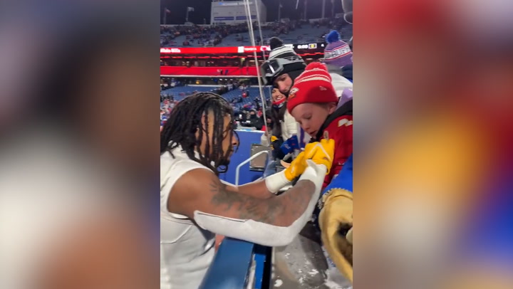 Kansas City Chiefs' Isiah Pacheco gets hyped up by young fan