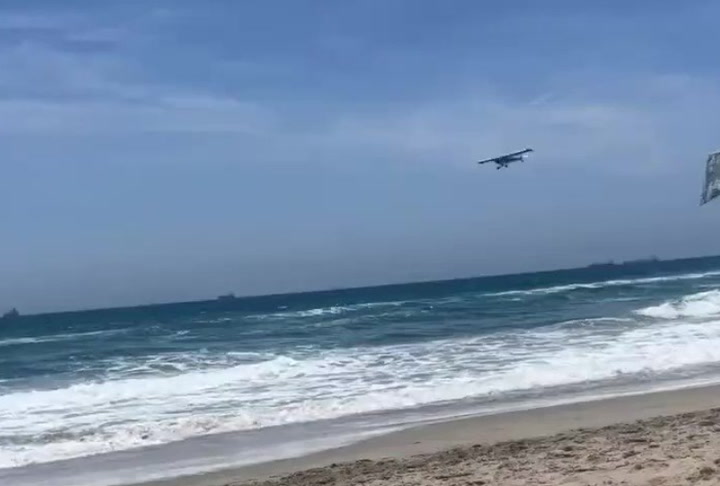 Plane crashes into ocean in Huntington Beach