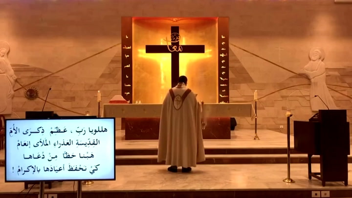 Sacerdote estaba dando misa y tiene que escapar de la parroquia tras la explosión de Beirut