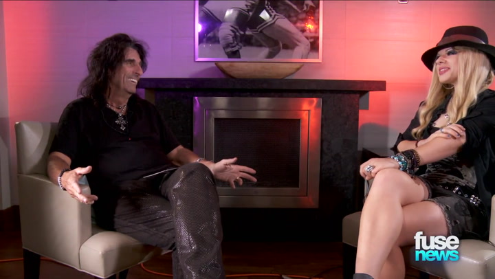 Alice Cooper Reveals the Secrets of Performing with a Snake: Fuse News