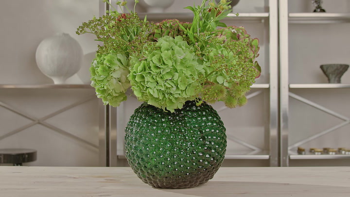 Video: Så kan du styla den runda vasen