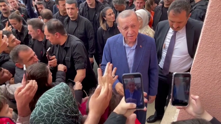 Turkey Elections: Erdoğan hands cash to crowd outside polling station
