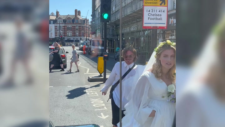 London cab driver helps out bride who kept having taxies cancelled