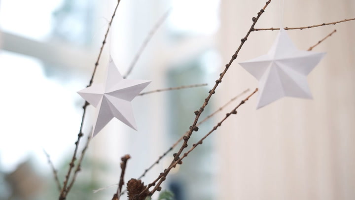 DIY: Så gör du fina juldekorationer – av vanligt papper