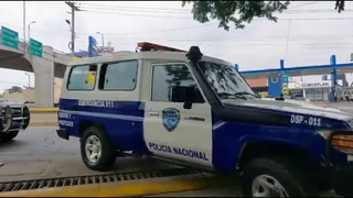 Preparativos en Toncontín: Ambulancias de sanidad policial aguardan la llegada de pacientes de Roatán tras incendio