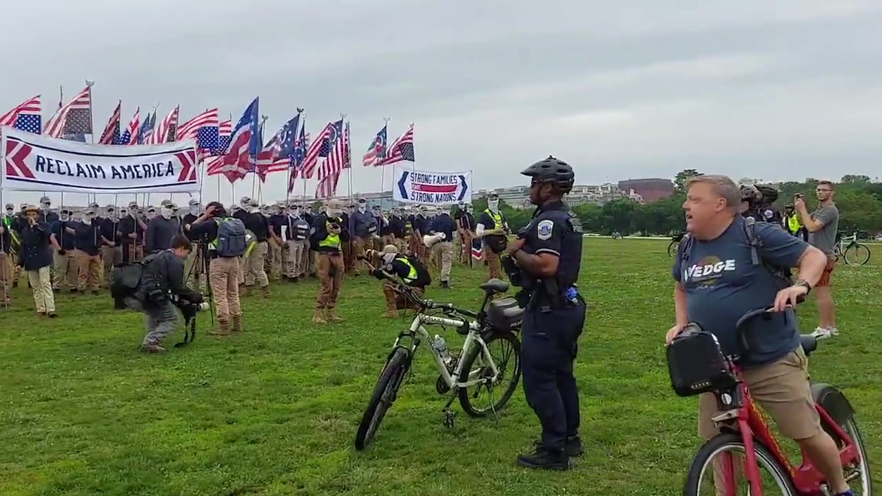 Lone cyclist who shouted down white supremacists marching on DC wins legions of fans (independent.co.uk)