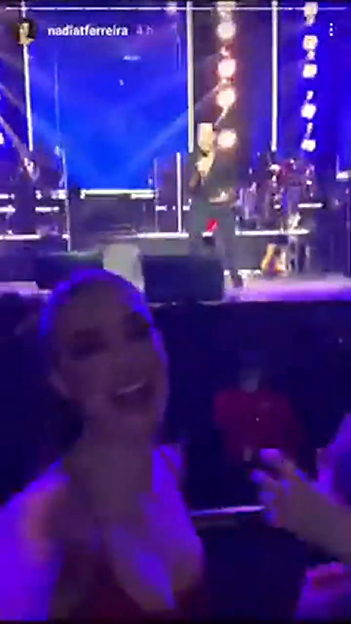 Marc Anthony dedica canción a su novia Nadia Ferreira