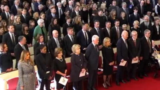 La emotiva entrada de Jimmy Carter al homenaje a Rosalynn Carter