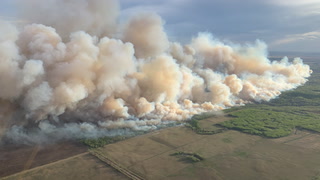 Les feux grossissent dans l'Ouest canadien
