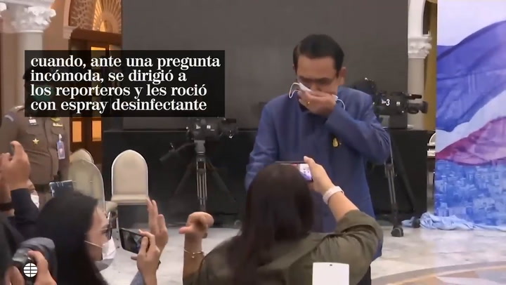 El primer miistro se enojó con una periodista y le roció alcohol en la cara - Fuente: El País