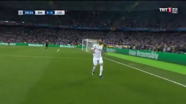 El error de Karius para el 1-0 del Real Madrid - Fuente: TRT 1 HD