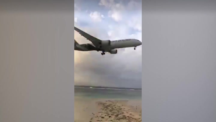 Frightening footage shows Air New Zealand flight abort landing