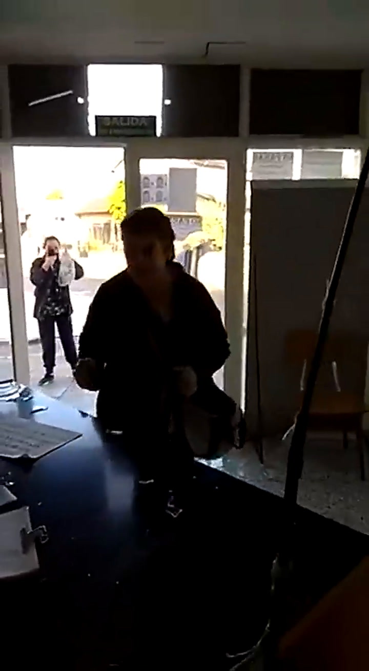 Una mujer destrozó el Registro Civil de González Catán
