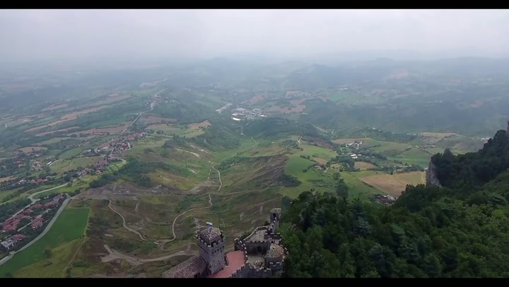 Así es San Marino, con paisajes imponentes pero no mucho turismo  - Fuente: Drone Nomads