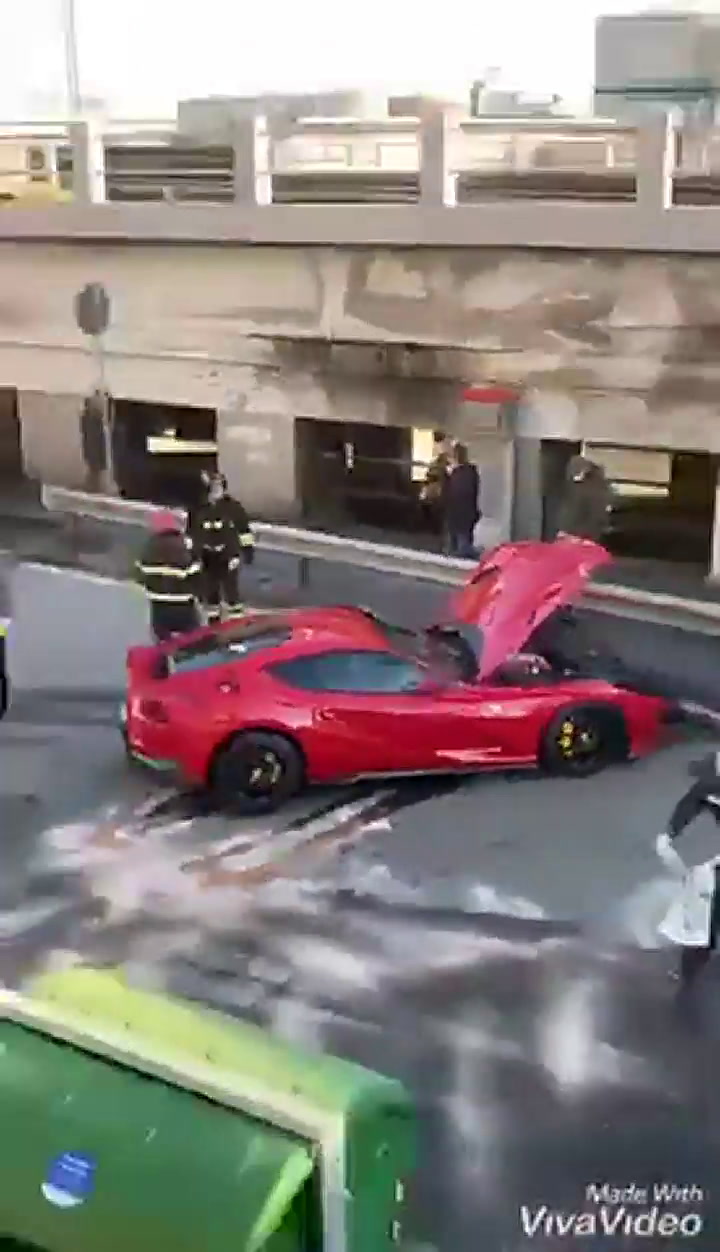 Federico Marchetti dejó su Ferrari 812 en un lavadero y se la devolvieron destruida - Fuente: YouTub