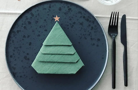 Fold dine servietter som fine juletræer | SPIS BEDRE